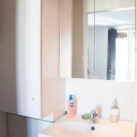 Apartment Charming Apt Near The North And East Station *